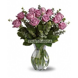 Букет из 15 розовых роз с эвкалиптом