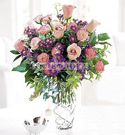 Букет цветов «Розовые мечты» в стеклянной вазе