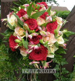 Букет цветов из роз и альстромерий «Изящный выбор»