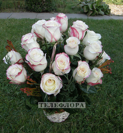 Корзина цветов "25 белых роз"